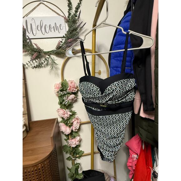 Eomenia Other - EoMenie small swim